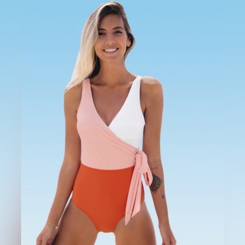NEW Cupshe Color Block Swimsuit - Size Medium